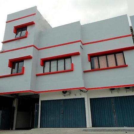 Super Oyo 1678 Jati Exclusive Homestay Bengkulu Exterior photo